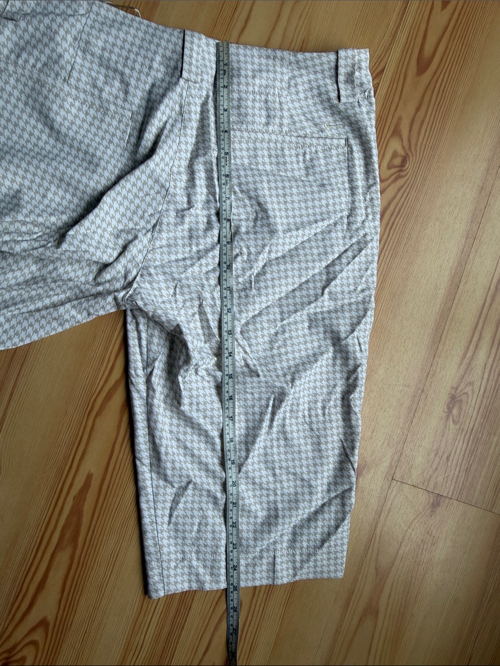 Nike woman’s golf Gray Houndstooth Knee-Length Shorts 14 new - Picture 6 of 6
